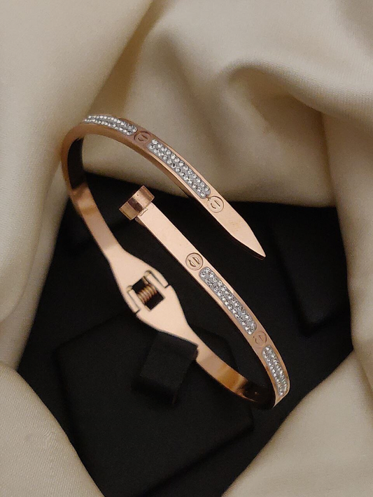 Scentorya Rose Gold Plated Studded With Zircoina Diamond With Rose Gold Bracelate