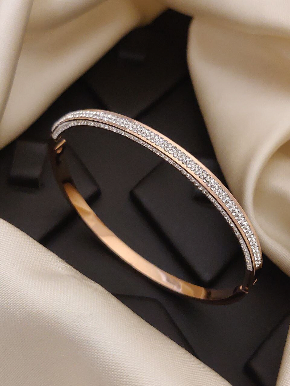 Scentorya Rose Gold Plated Studded With Zircoina Diamond With Rose Gold Bracelate