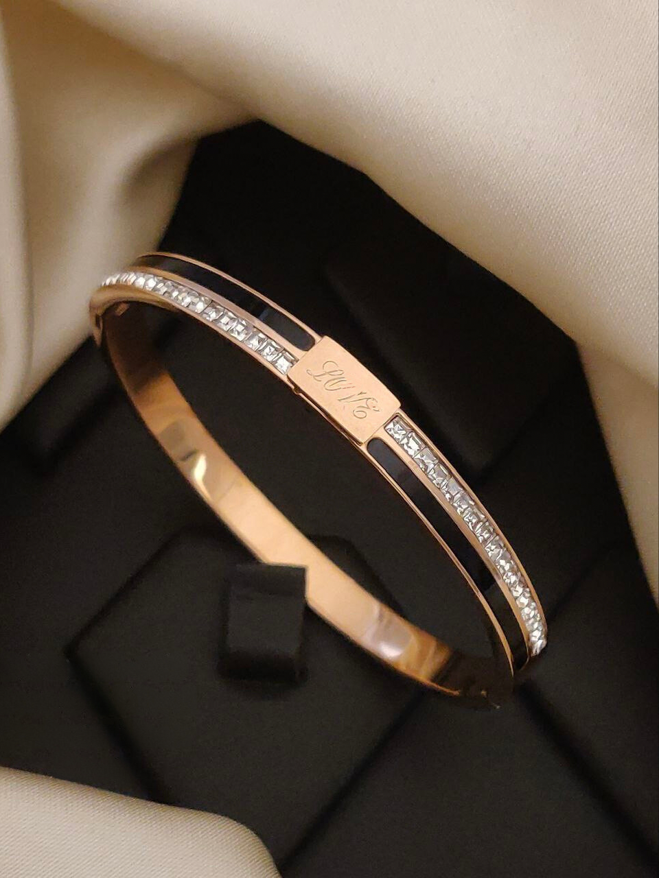 Scentorya Rose Gold Plated Studded With Zircoina Diamond With Rose Gold Bracelate