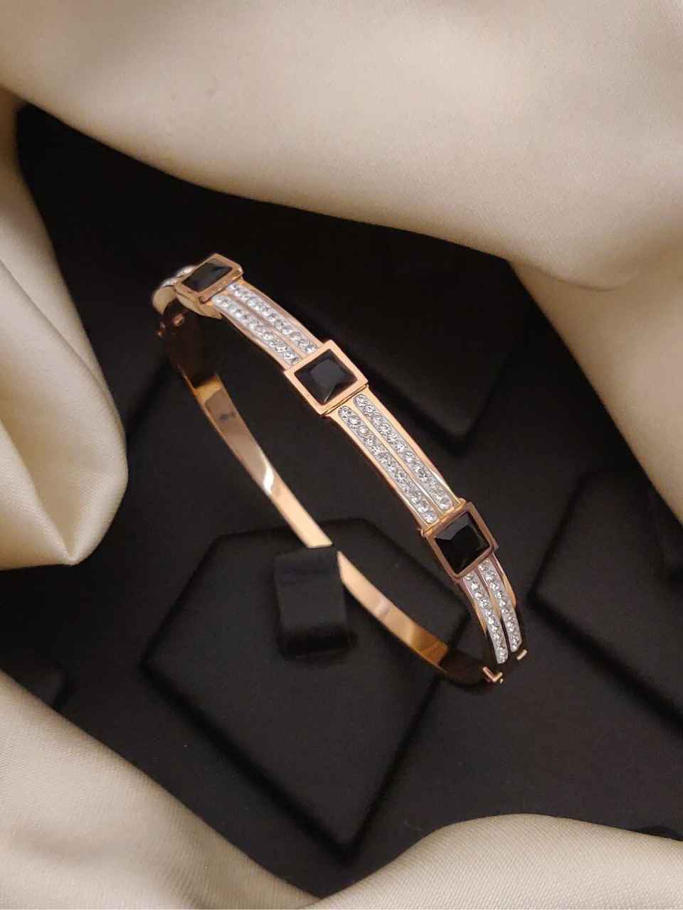 Scentorya Rose Gold Plated Studded With Zircoina Diamond With Rose Gold Bracelate