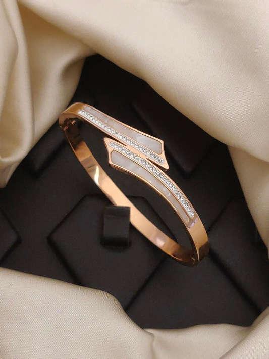 Scentorya Rose Gold Plated Studded With Zircoina Diamond With Rose Gold Bracelate