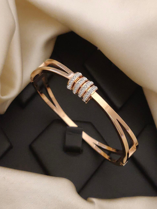 Scentorya Rose Gold Plated Studded With Zircoina Diamond With Rose Gold Bracelate