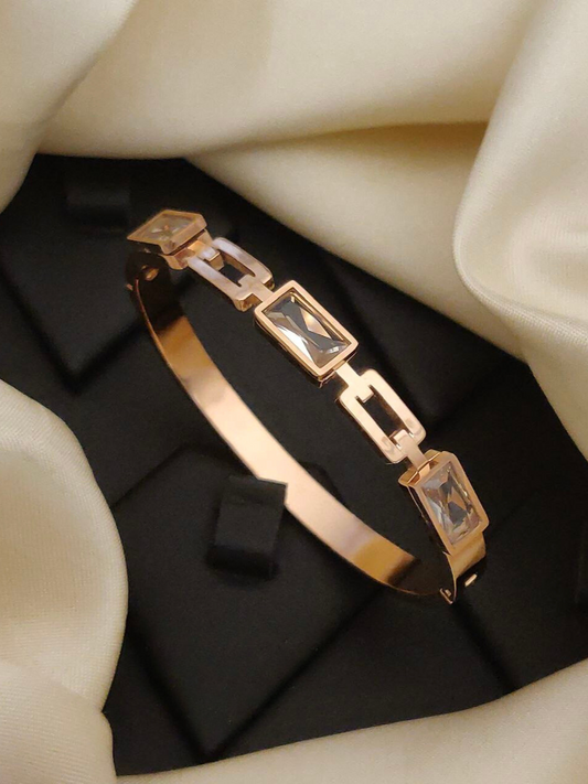 Scentorya Rose Gold Plated Studded With Zircoina Diamond With Rose Gold Bracelate