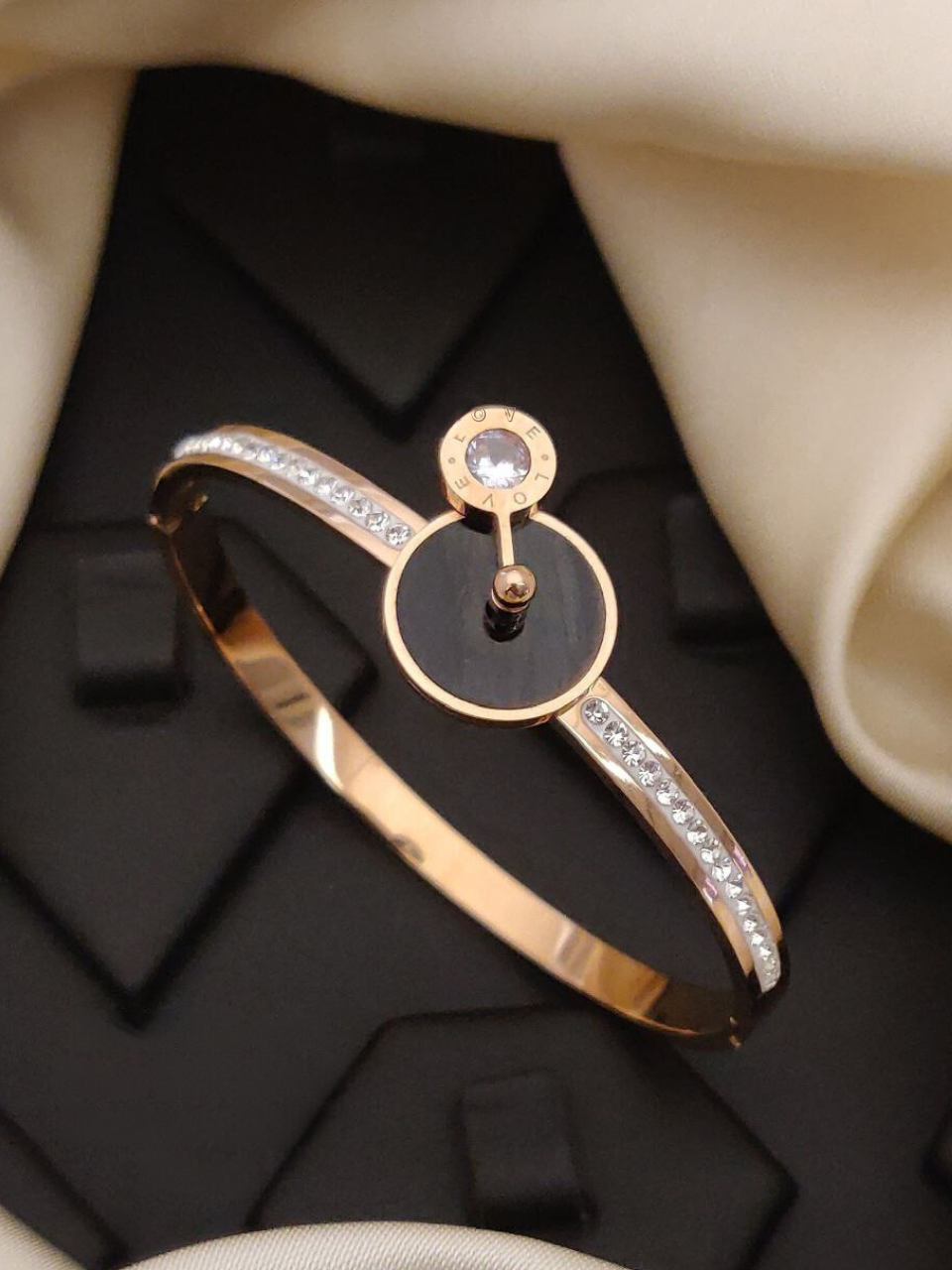Scentorya Rose Gold Plated Studded With Zircoina Diamond With Rose Gold Bracelate