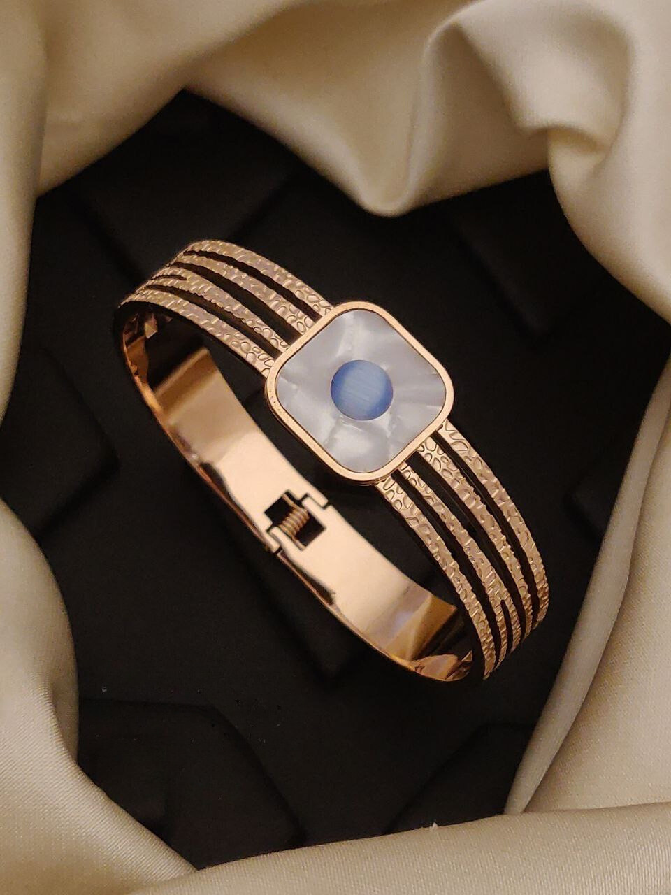 Scentorya Rose Gold Plated Studded With Zircoina Diamond With Rose Gold Bracelate