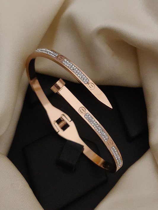 Scentorya Rose Gold Plated Studded With Zircoina Diamond With Rose Gold Bracelate