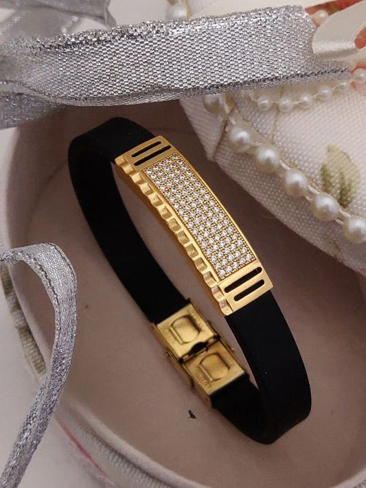 Scentorya  Gold Plated Studded With Zircoina Diamond With Gold Bracelate