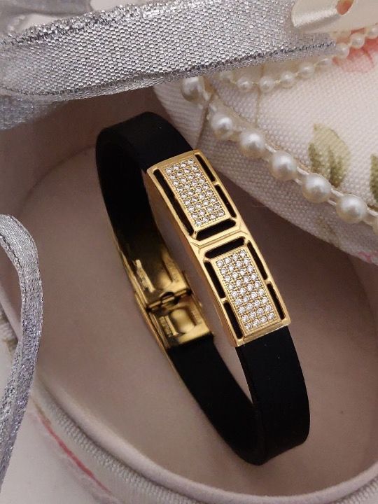 Scentorya  Gold Plated Studded With Zircoina Diamond With Gold Bracelate