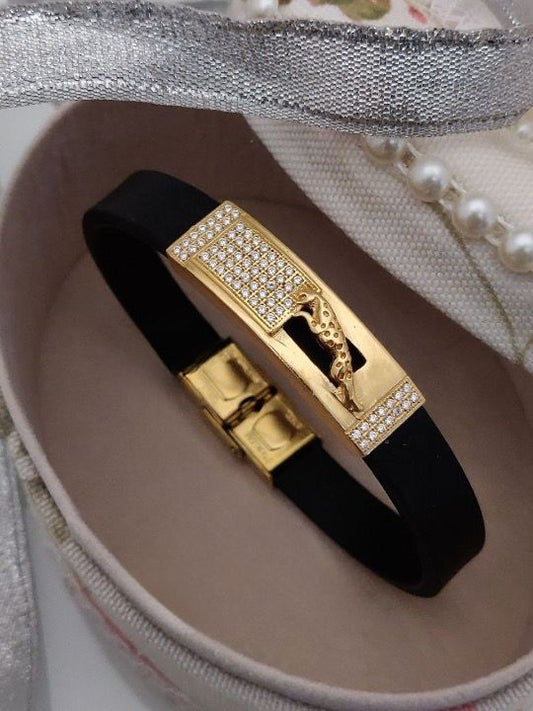 Scentorya  Gold Plated Studded With Zircoina Diamond With Gold Bracelate