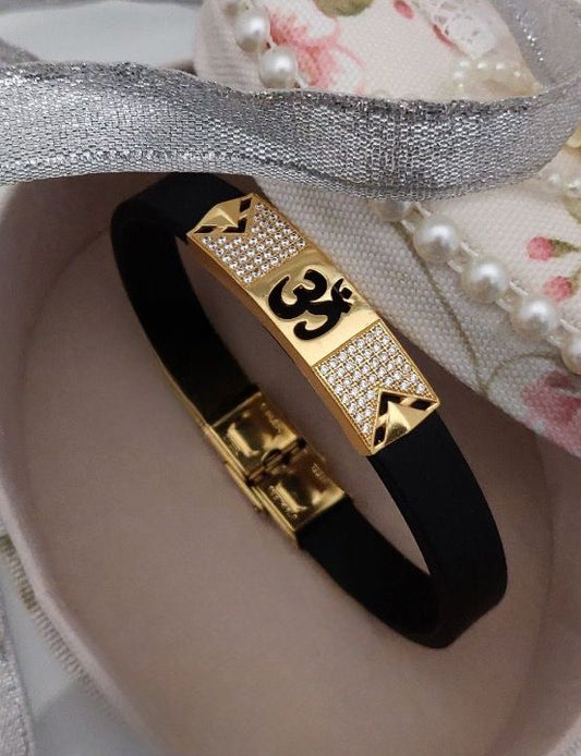 Scentorya  Gold Plated Studded With Zircoina Diamond With Gold Bracelate