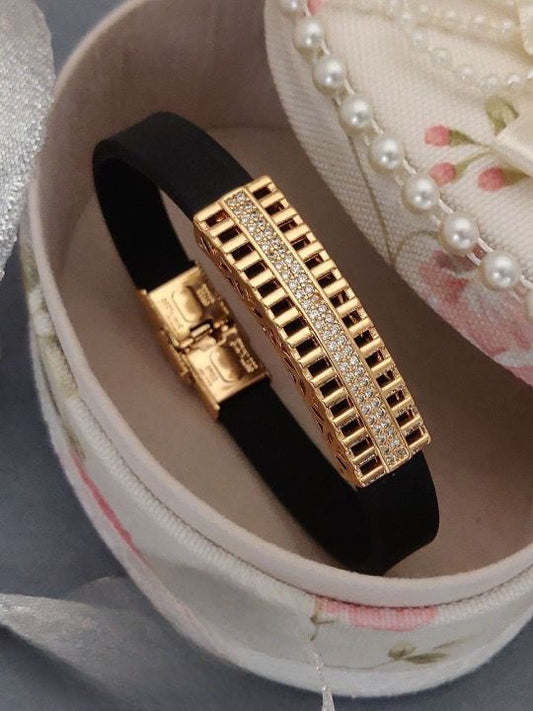 Scentorya  Gold Plated Studded With Zircoina Diamond With Gold Bracelate