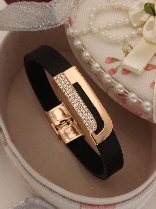 Scentorya  Gold Plated Studded With Zircoina Diamond With Gold Bracelate