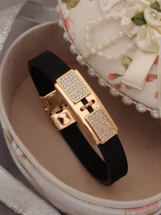 Scentorya  Gold Plated Studded With Zircoina Diamond With Gold Bracelate